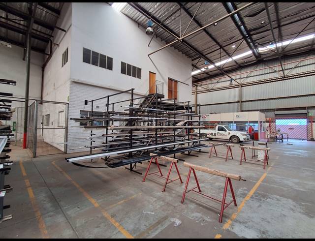 2,400M² WAREHOUSE TO LET IN HERIOTDALE